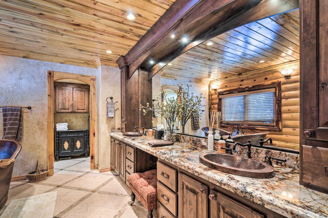Delightful Cabin Vacation Rental With Fire Pit! Duck Creek Village Exterior photo